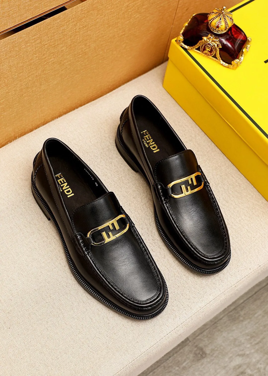 Men's shoes 💰460💰💐 Product trademark: FENDI [Fendi] casual leather shoes Regular size: 38-44 (45🉑️customized) Product materials: Selected imported first-layer cowhide upper + luxury hardware buckle, imported cowhide lining. Strong three-dimensional visual effect, rubber outsole Color: 1⃣️color optional